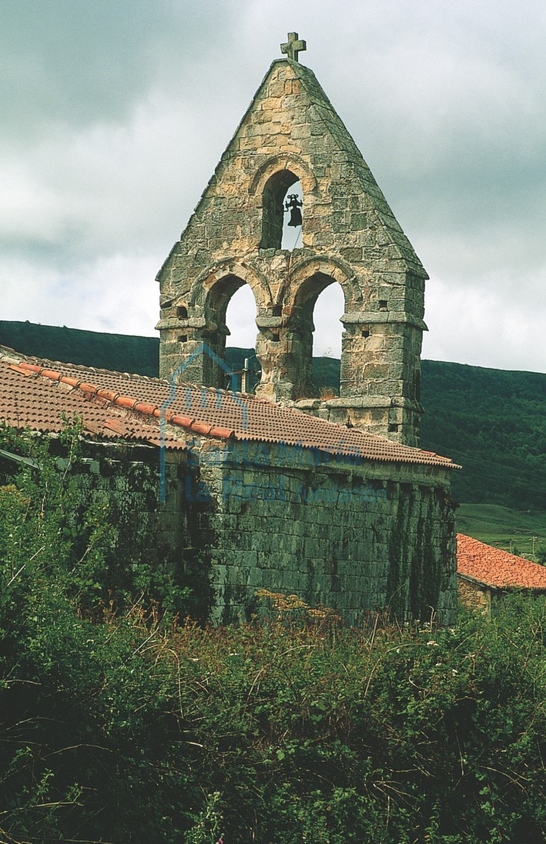 Fachada norte y espadaña