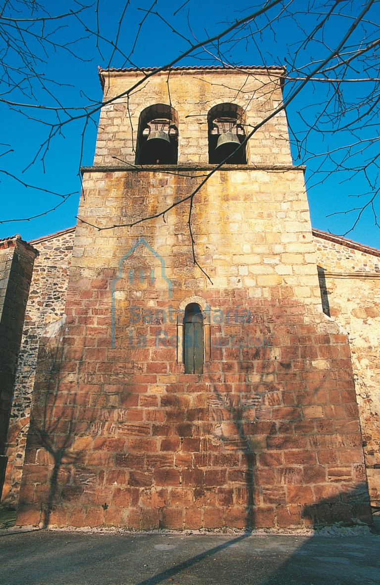 Exterior de la torre de la parroquial