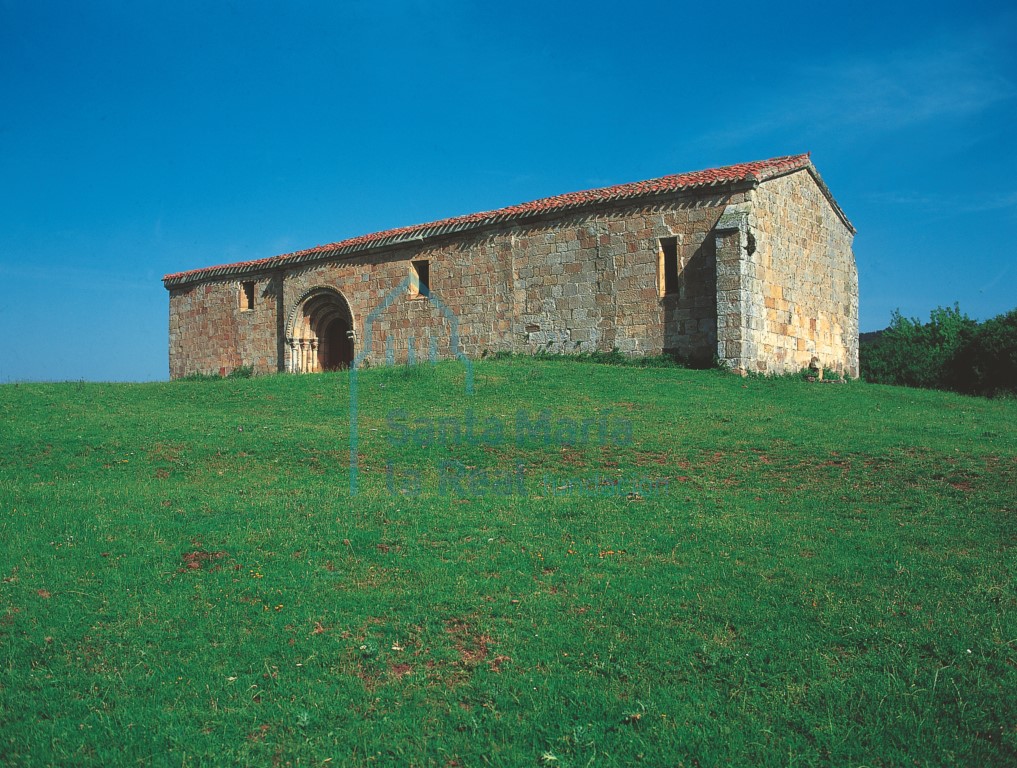 Fachada meridional de la ermita