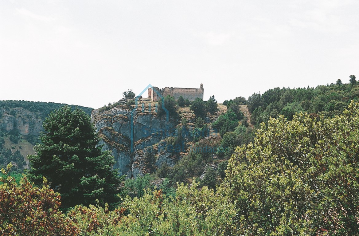 La ermita de San Pelayo vista desde el monasterio de San Pedro de Arlanza