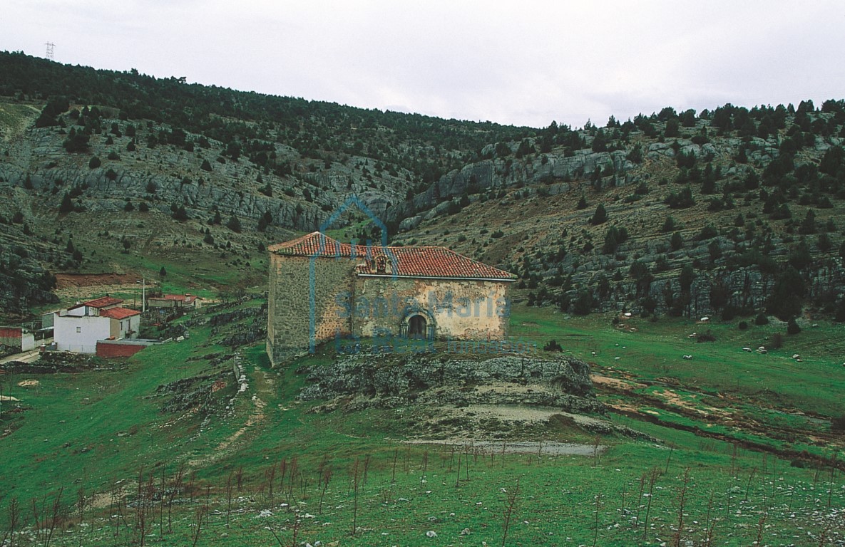 La ermita de Hontoria, a la entrada del Cañón del Río Lobos La ermita de Hontoria, a la entrada del Cañón del Río Lobos