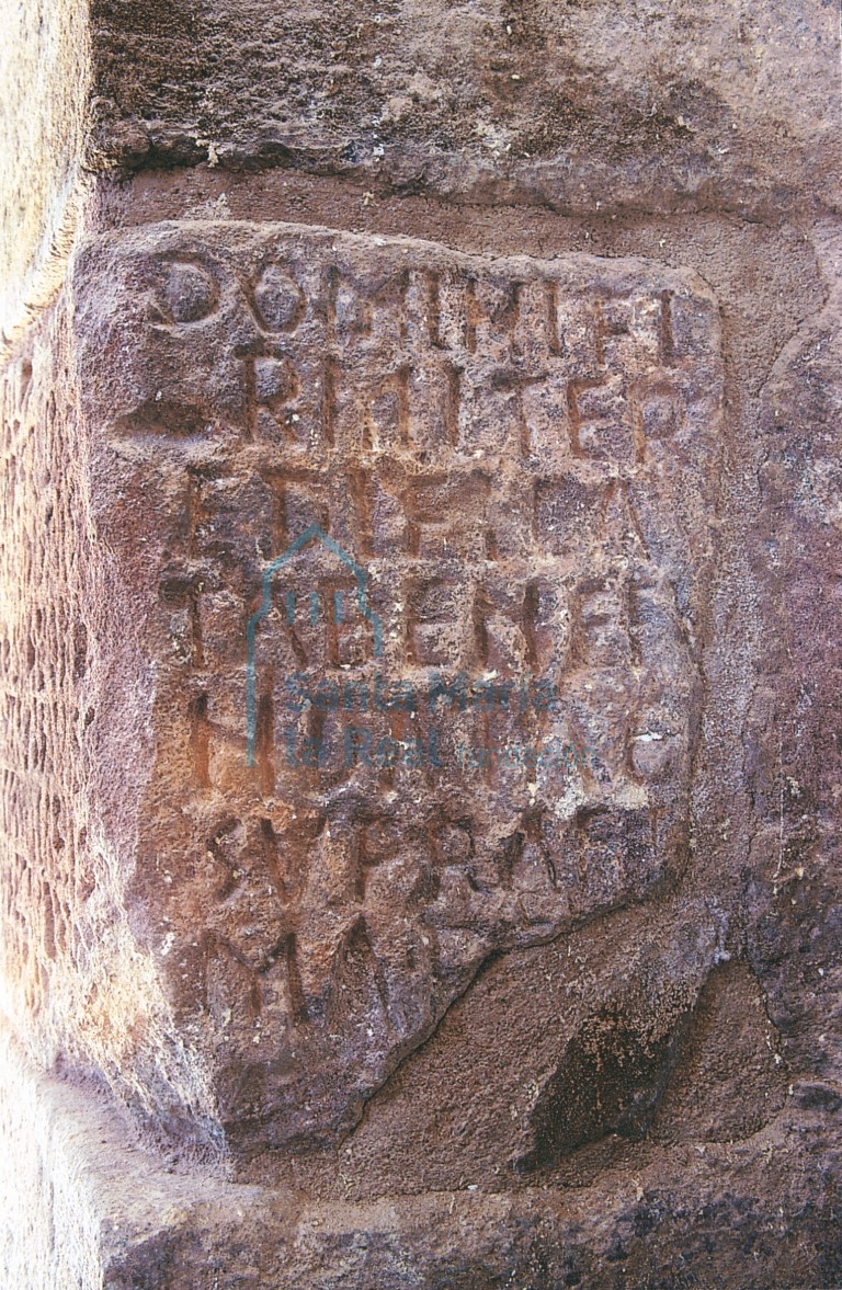 Inscripción en el muro norte del interior de la nave