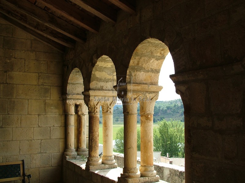 Interior de la galería porticada