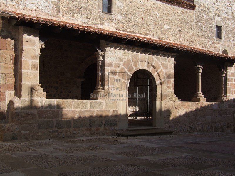 Detalle de la galería porticada