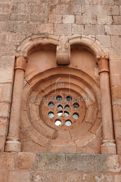 Óculo de la capilla de la epístola