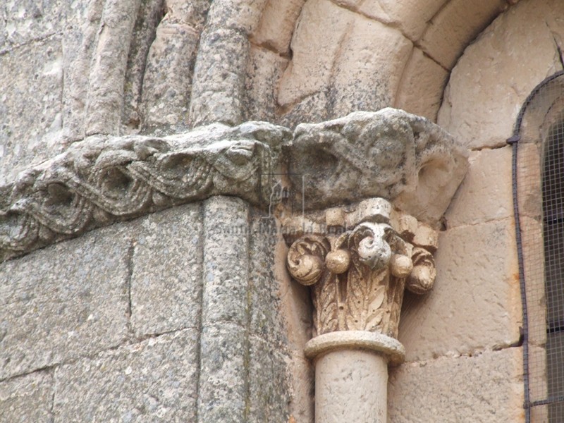 Detalle de ventana del ábside