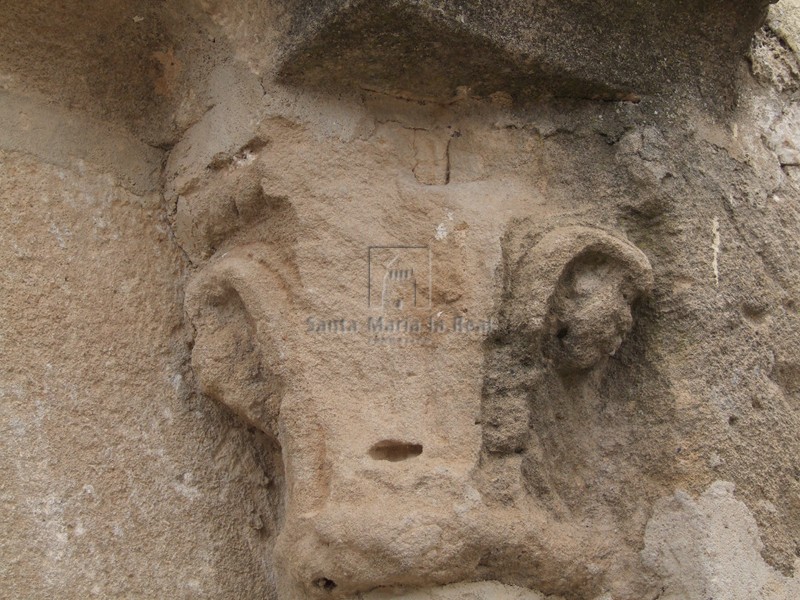 Capitel de la portada