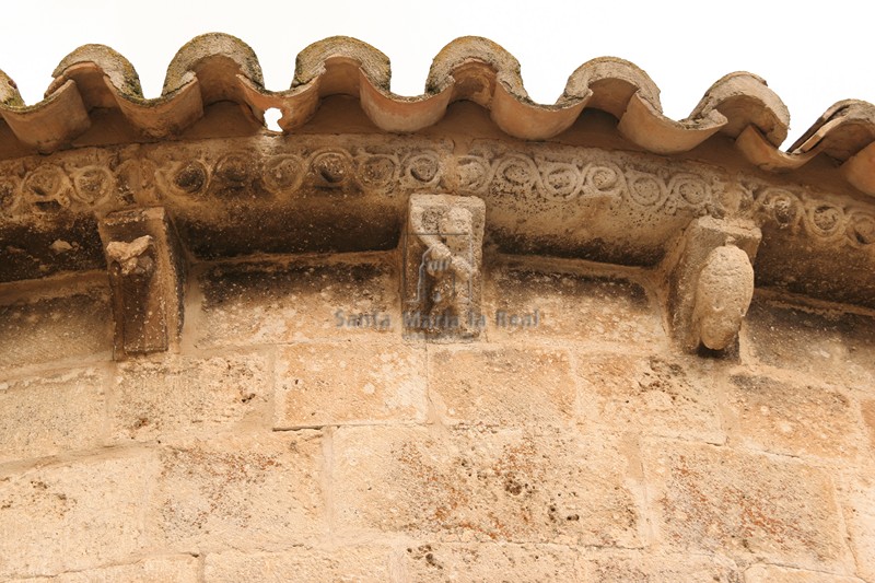 Canecillos del ábside