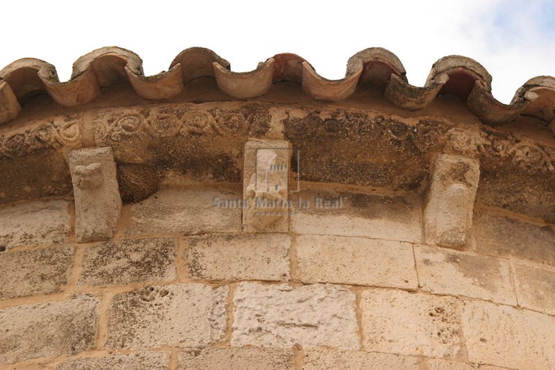 Canecillos del ábside