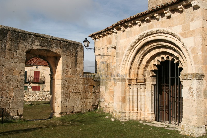 Portada de la iglesia
