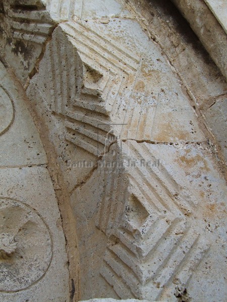 Detalle de la decoración de la portada