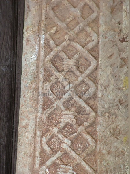 Detalle de jamba de la portada