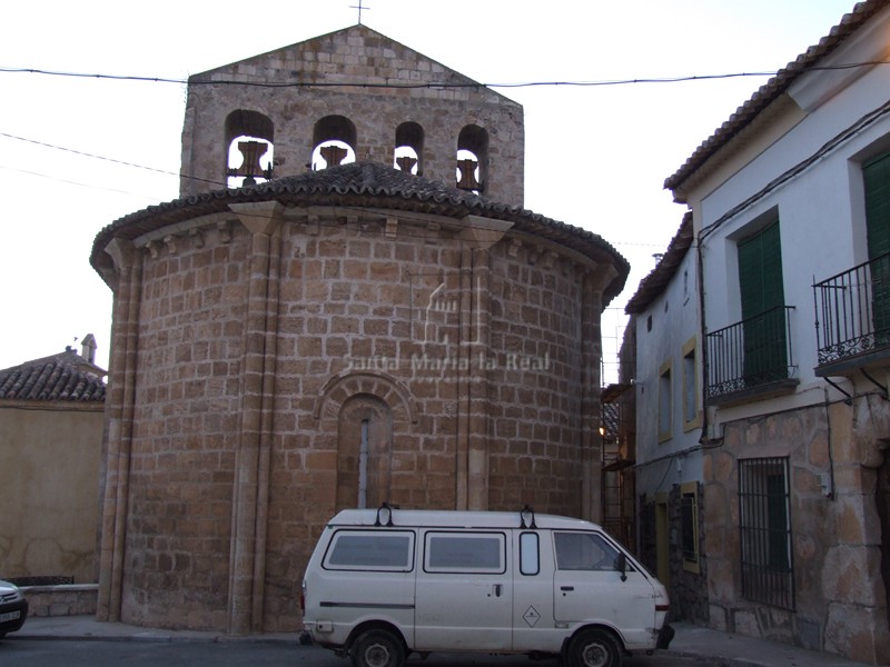 Ábside y espadaña