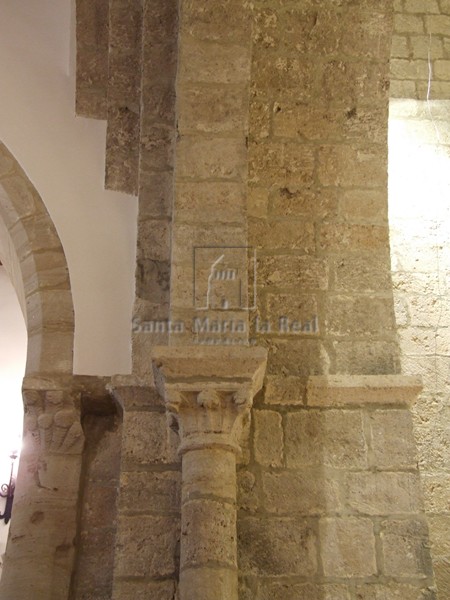 Detalle del capitel del arco triunfal