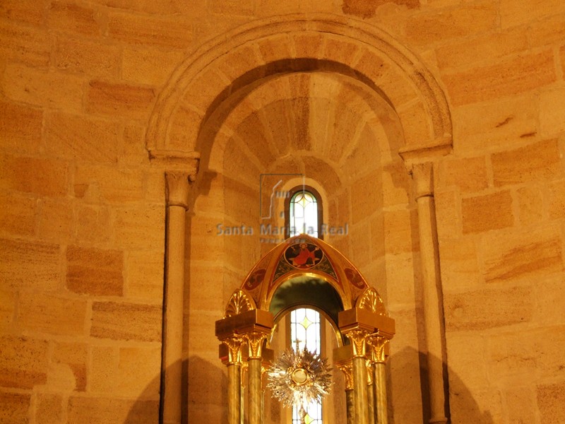 Detalle de vano del ábside
