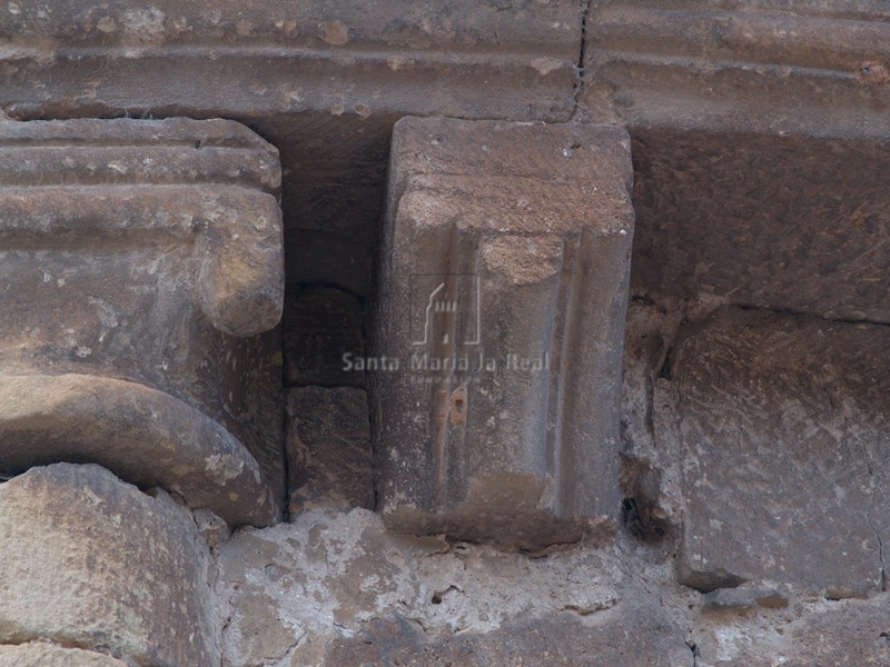Capitel y canecillo