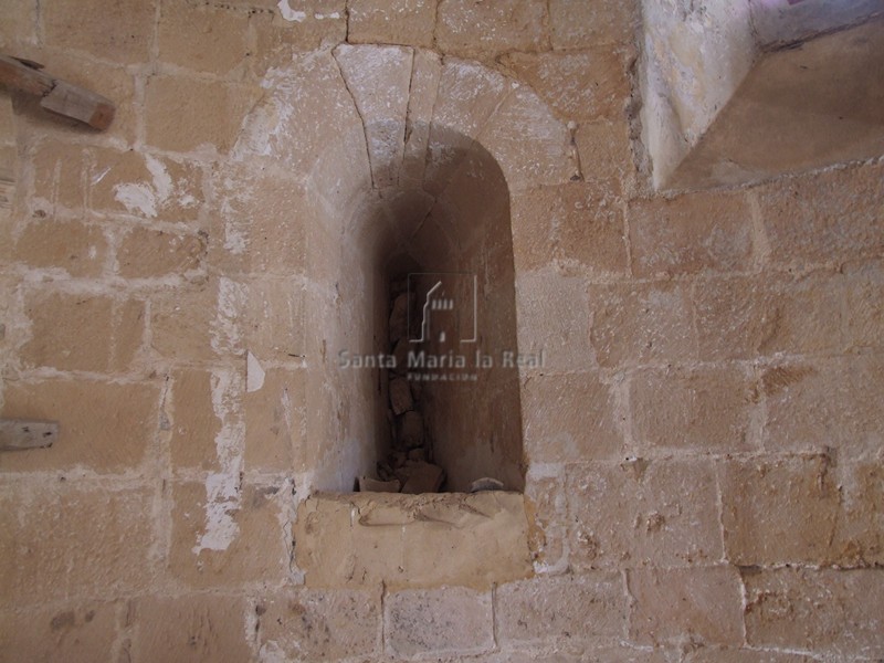 Ventana del interior del ábside