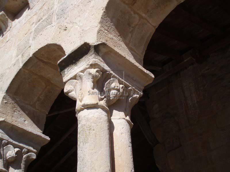 Capiteles de la galería porticada Capiteles de la galería porticada