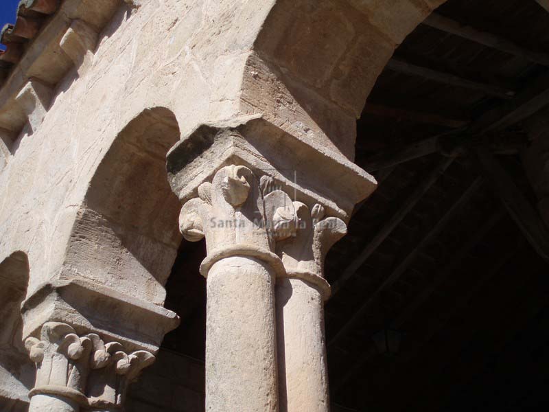 Capiteles del pórtico