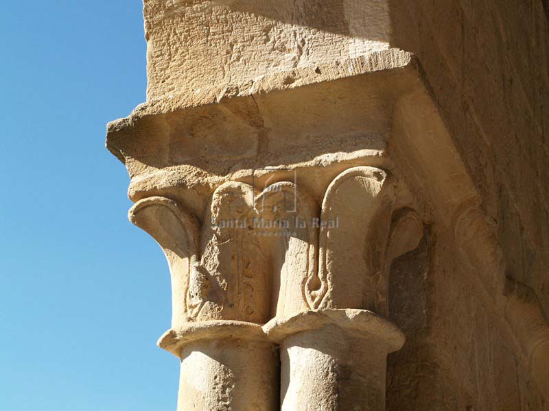 Capitel de la galería porticada Capitel de la galería porticada