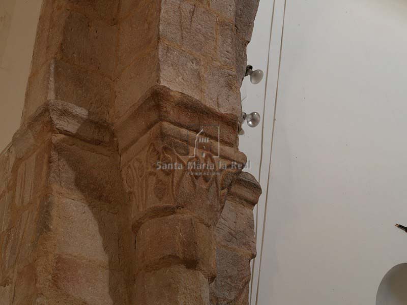 Capitel del arco triunfal