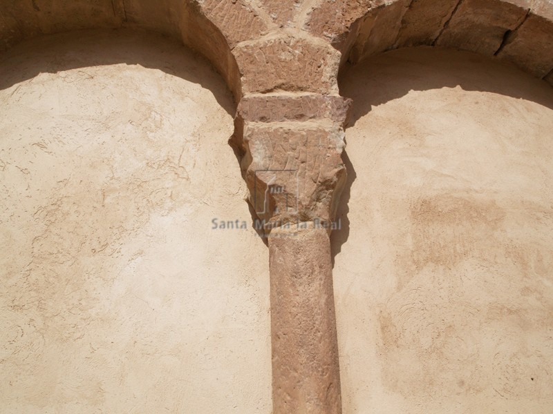 Capitel de la galería cegada