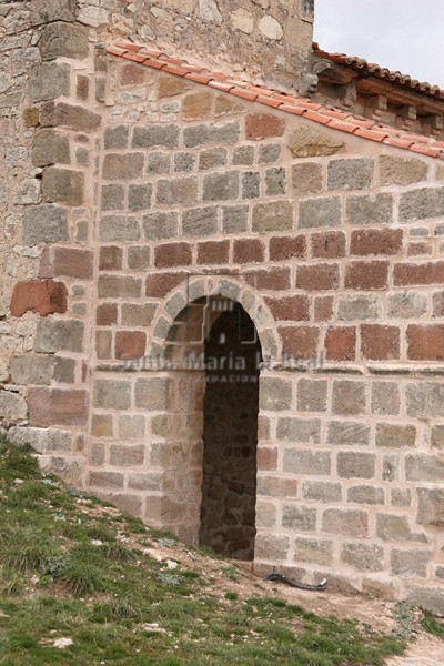Acceso occidental al pórtico