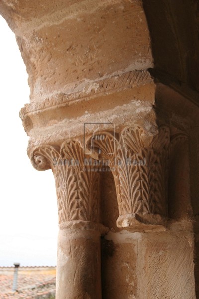 Capiteles del pórtico