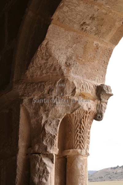 Capiteles del pórtico