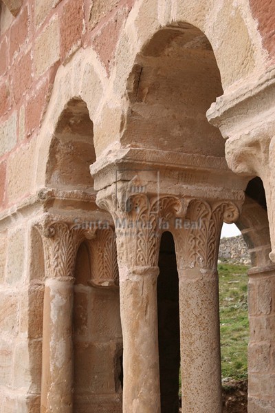 Detalle de capiteles de la galería