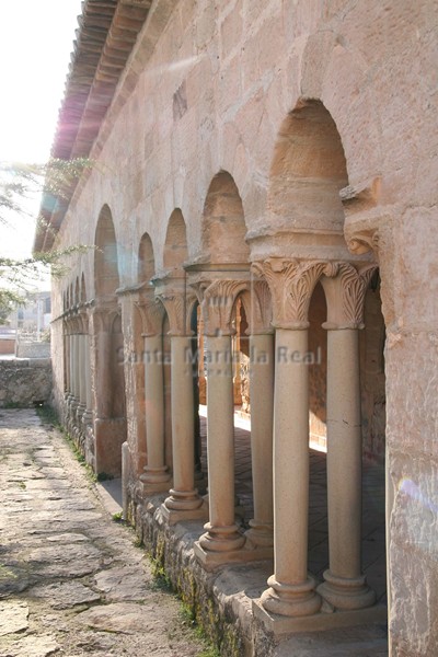 Vista de la galería porticada