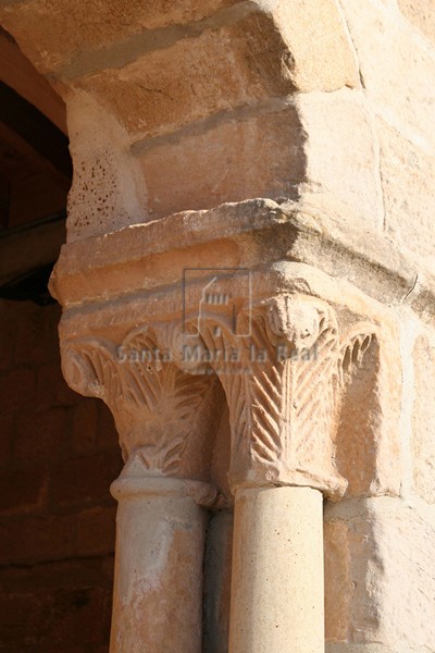 Capiteles de la galería porticada