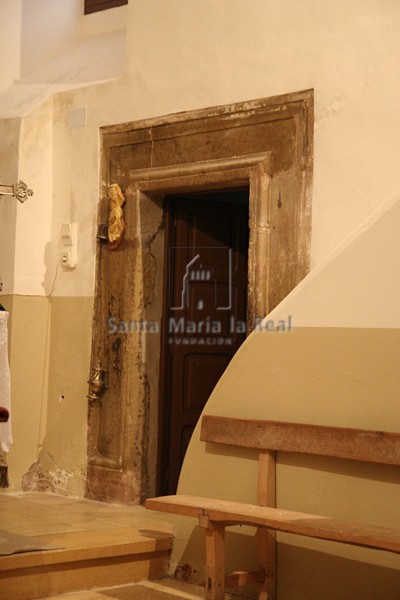Puerta de acceso a la sacristía
