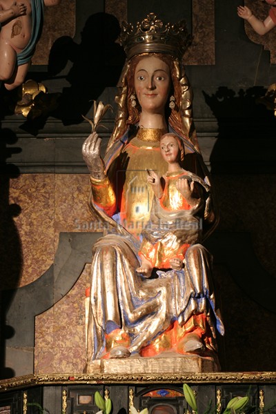 Talla de Virgen con el Niño