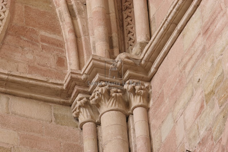 Capiteles del interior