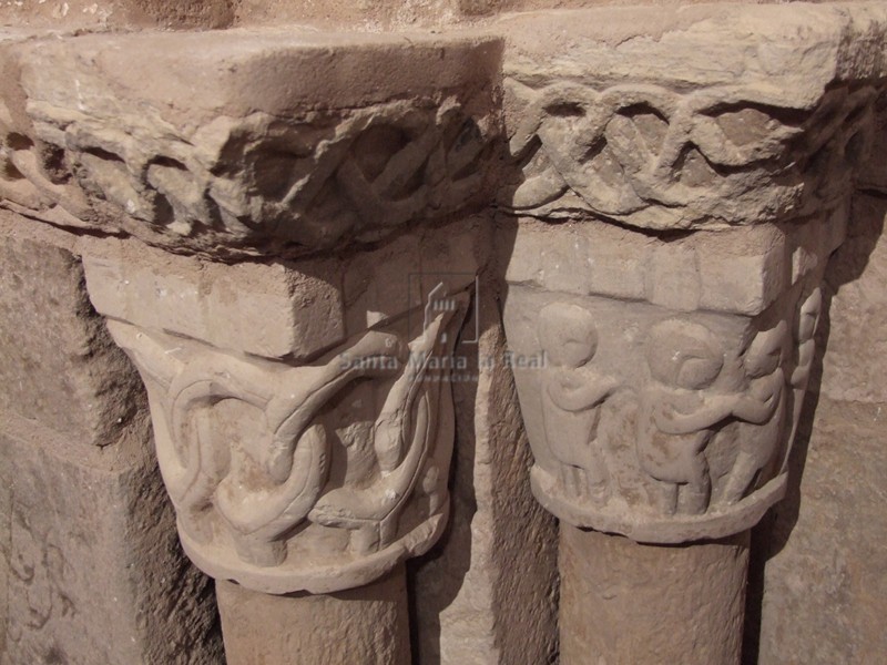 Capiteles de la portada de Jócar