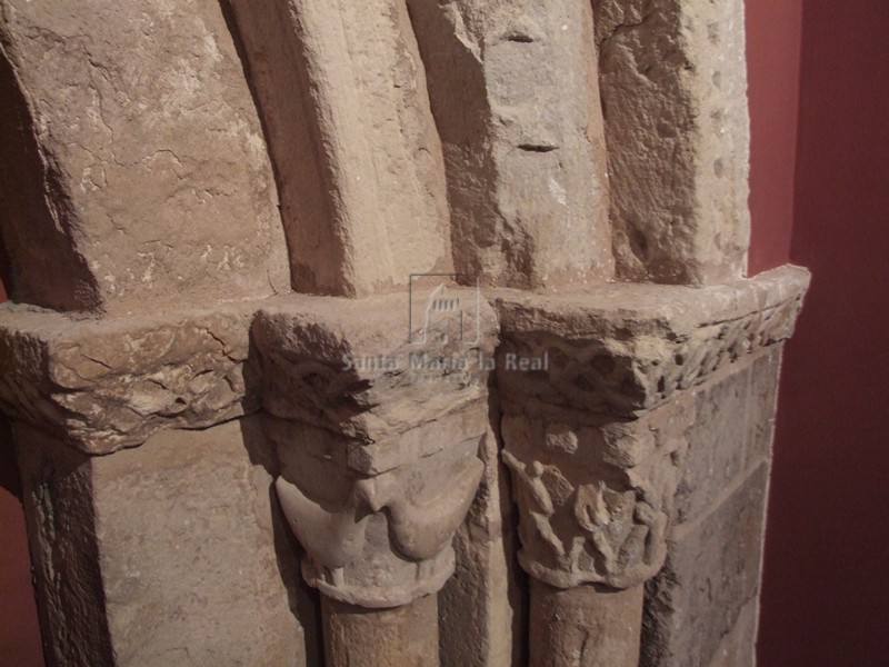 Capiteles de la portada de Jócar