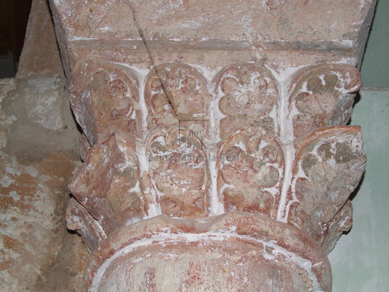Detalle del capitel del arco triunfal