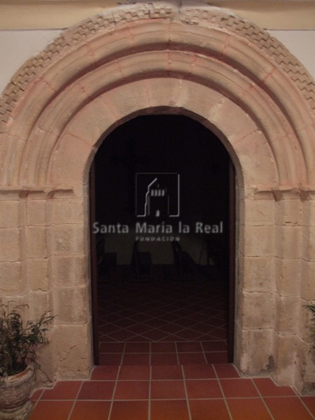 Portada de acceso al interior
