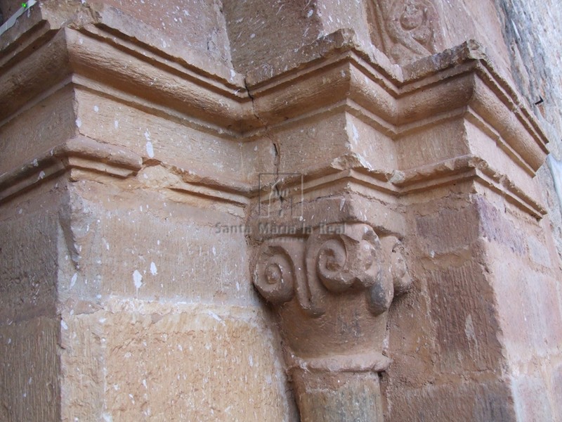 Detalle de la portada sur