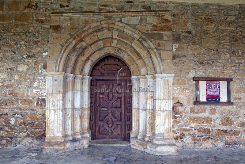 Portada de la iglesia