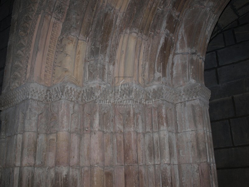 Detalle del lado izquierdo de la portada de la desaparecida iglesia de San Esteban