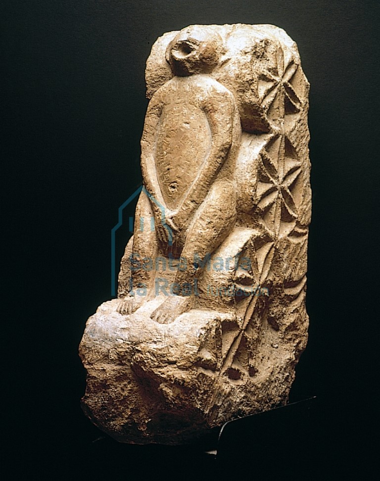 Modillón de rollos con figura, procedente de Palat de Rey o muralla de León