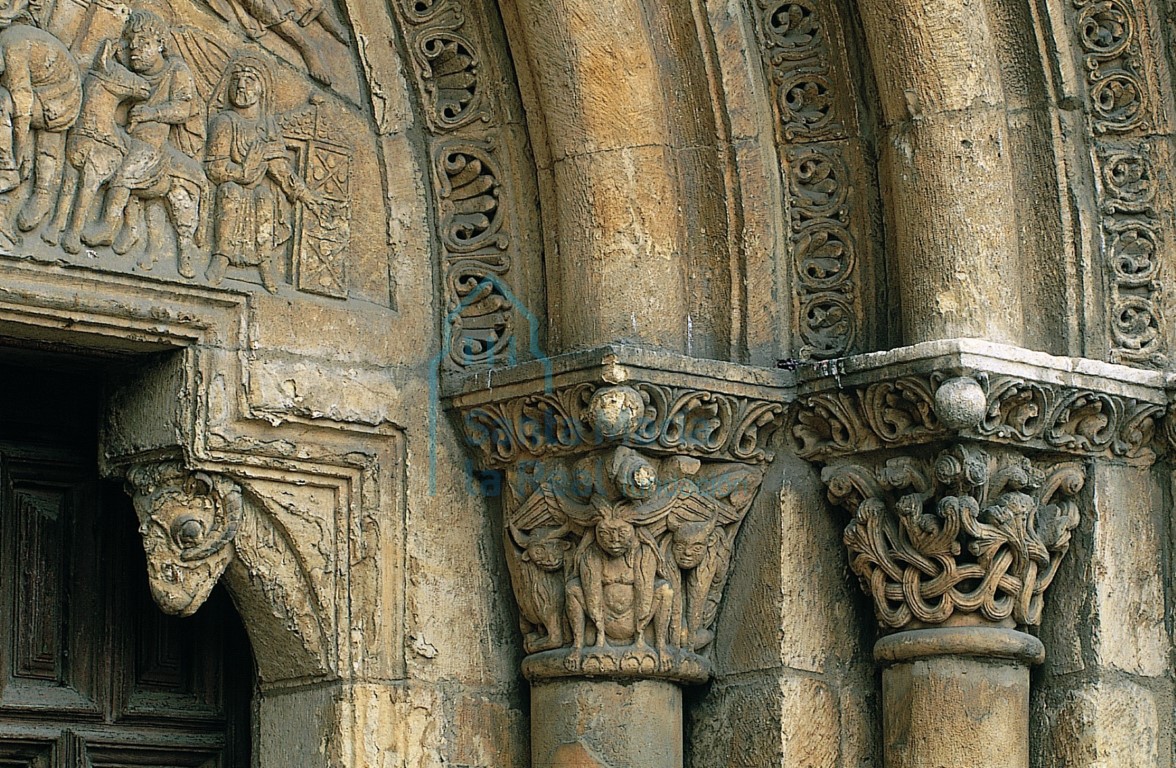 Capiteles de la puerta del Cordero