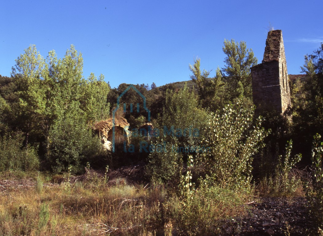 Vistas desde el sudeste de la iglesia. Estado en 1997