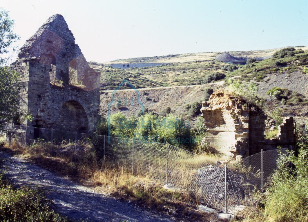 Vistas desde el sudeste de la iglesia. Estado en 1997