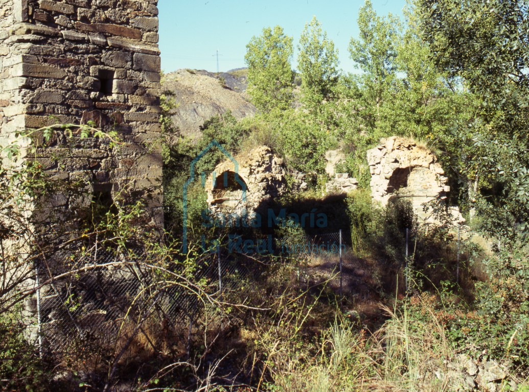 Vistas desde el sudeste de la iglesia. Estado en 1997