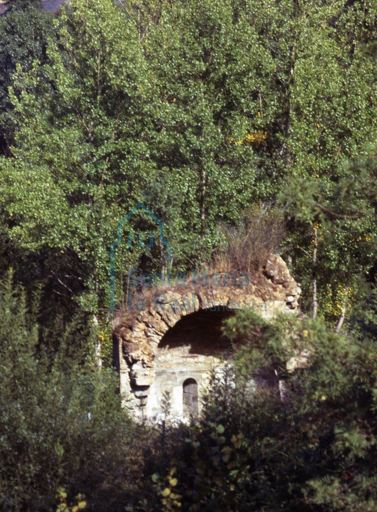 Vistas desde el sudeste de la iglesia. Estado en 1997