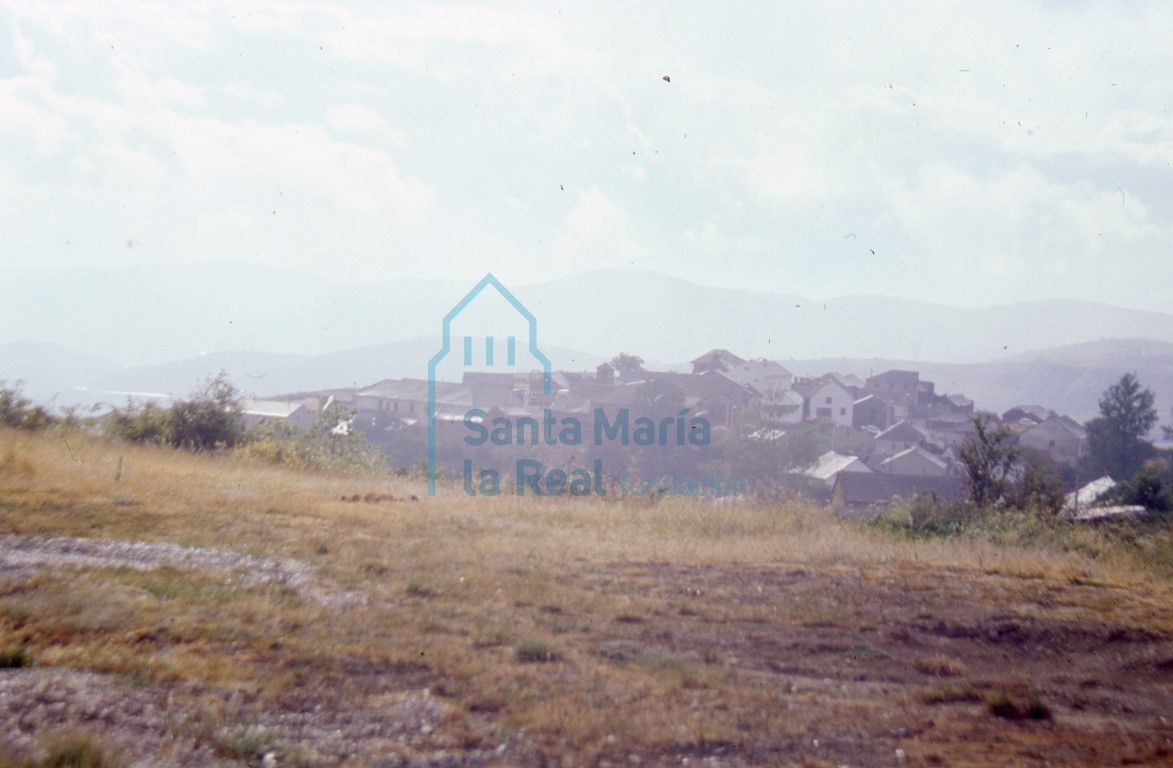 Vistas desde el sudeste de la iglesia. Estado en 1997