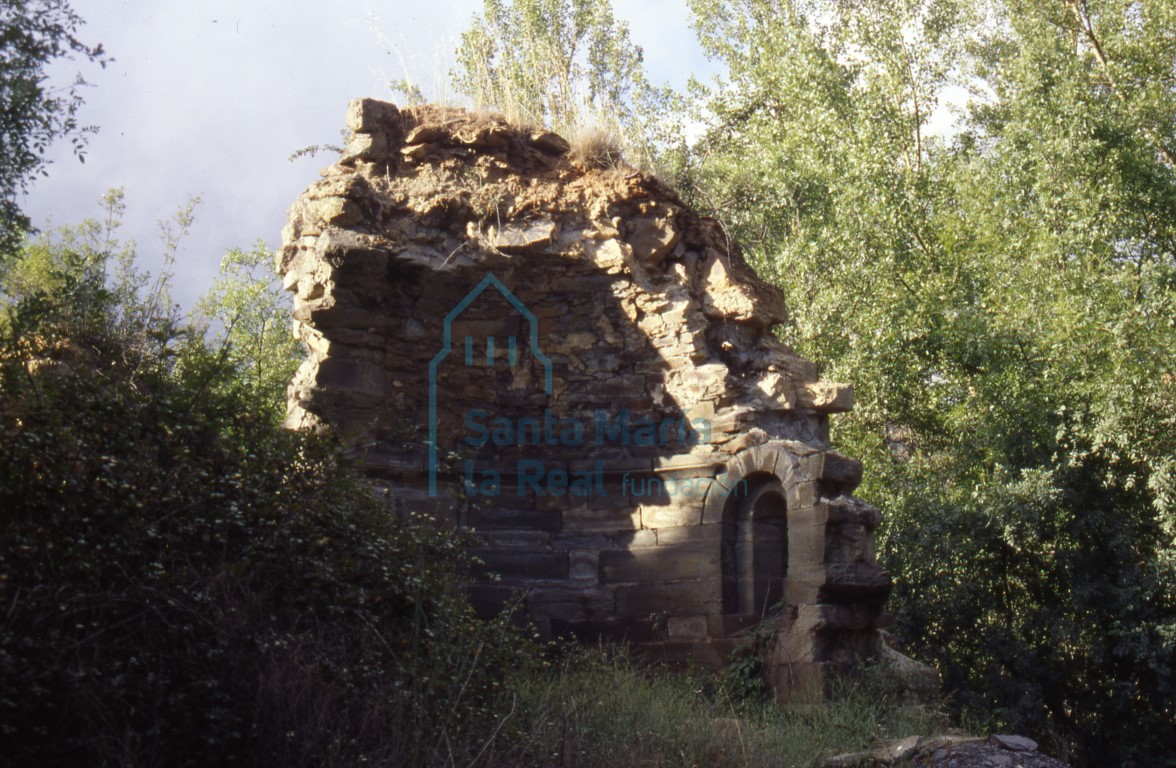 Vistas desde el sudeste de la iglesia. Estado en 1997